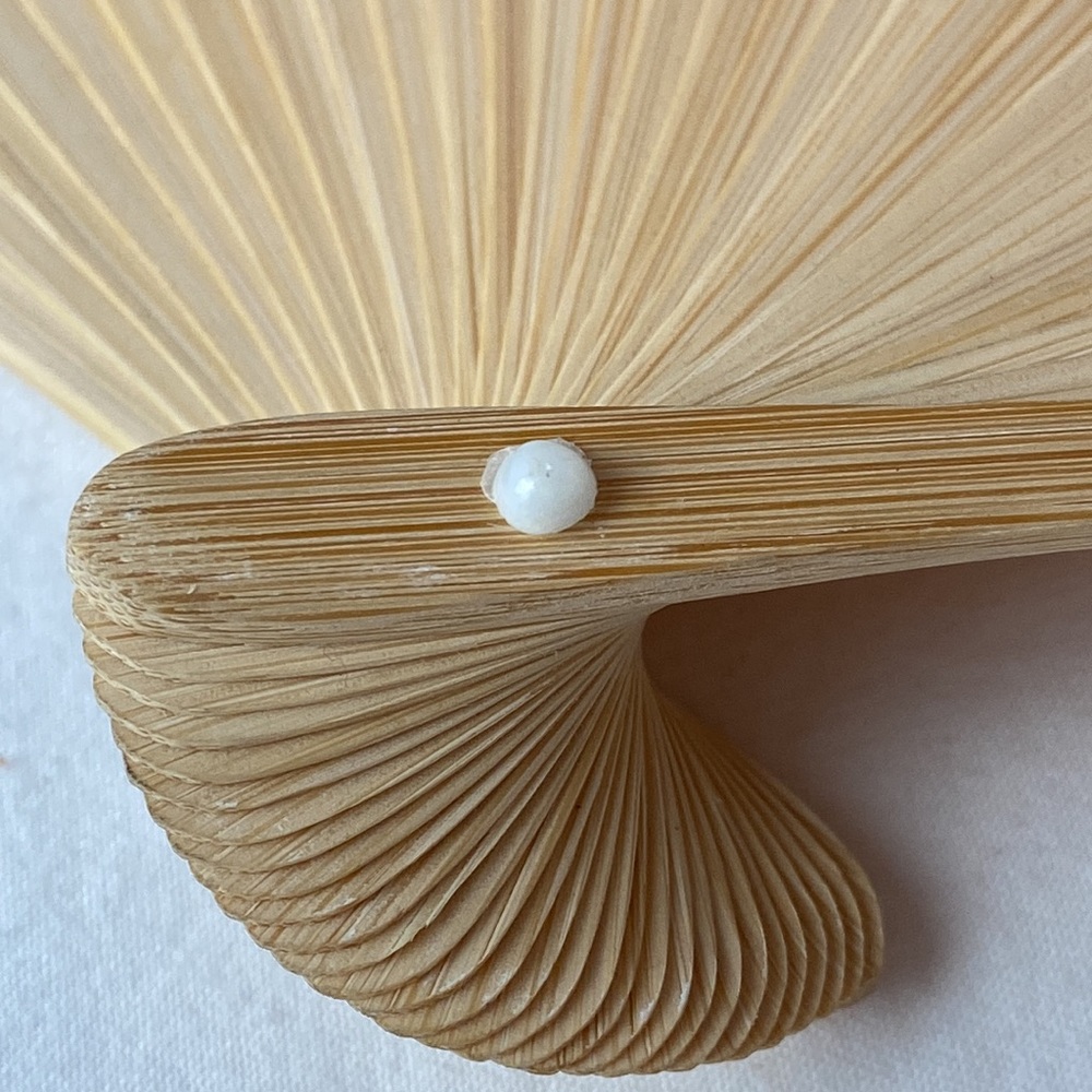 Purple intricate design bamboo folding fan - Picture 9 of 9